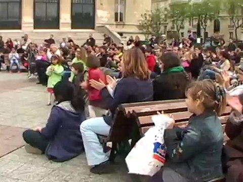 Théâtre en plein air à Vincennes place de la Mairie avec l'Académie Internationale des Arts du Spectacle Samedi 5 Mai 2012