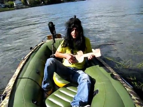 Combat de silure la fille de la KIKI TEAM CARPISTE chanson carp run Catfish fishing