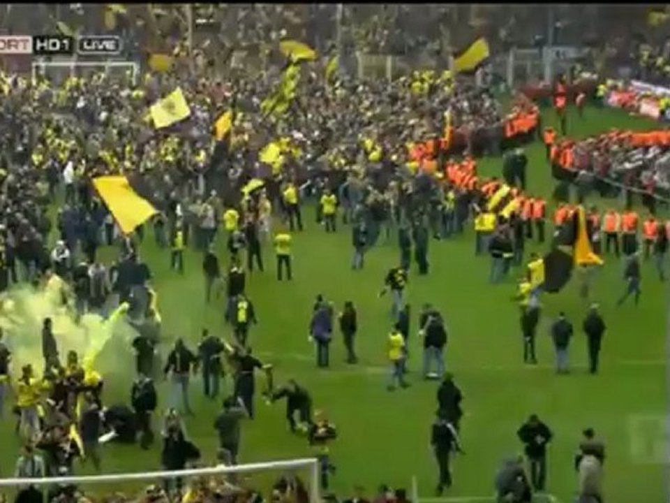 Fans geteilt Feld in Dortmund auf bits 05.05.2012