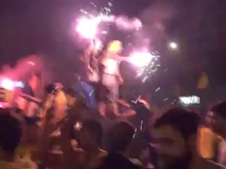 Πανηγυρισμοί στο συντριβάνι (1)