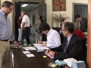 Franceses que votan un día antes