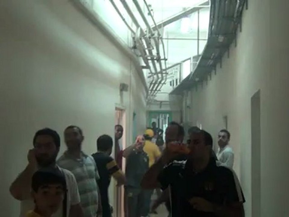 Πανηγυρισμοί ΑΕΛ στα αποδυτήρια (4)