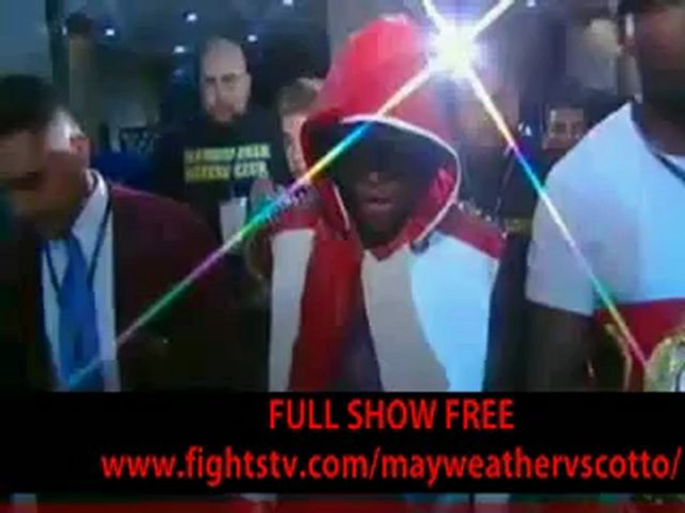 Floyd Mayweather comes out with Justin Bieber and 50 Cent