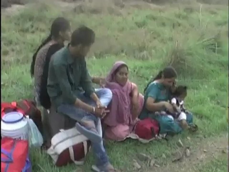 Indian passenger train derails - 19 injured.