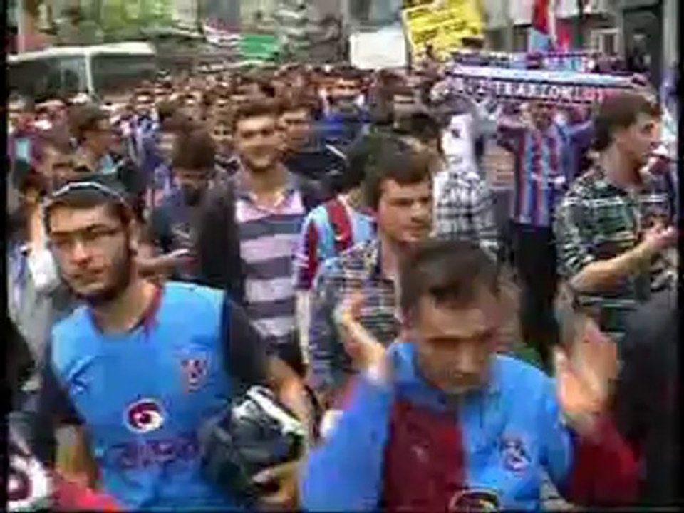 Trabzonsporlu taraftarlardan TFF'ye tepki yürüyüşü