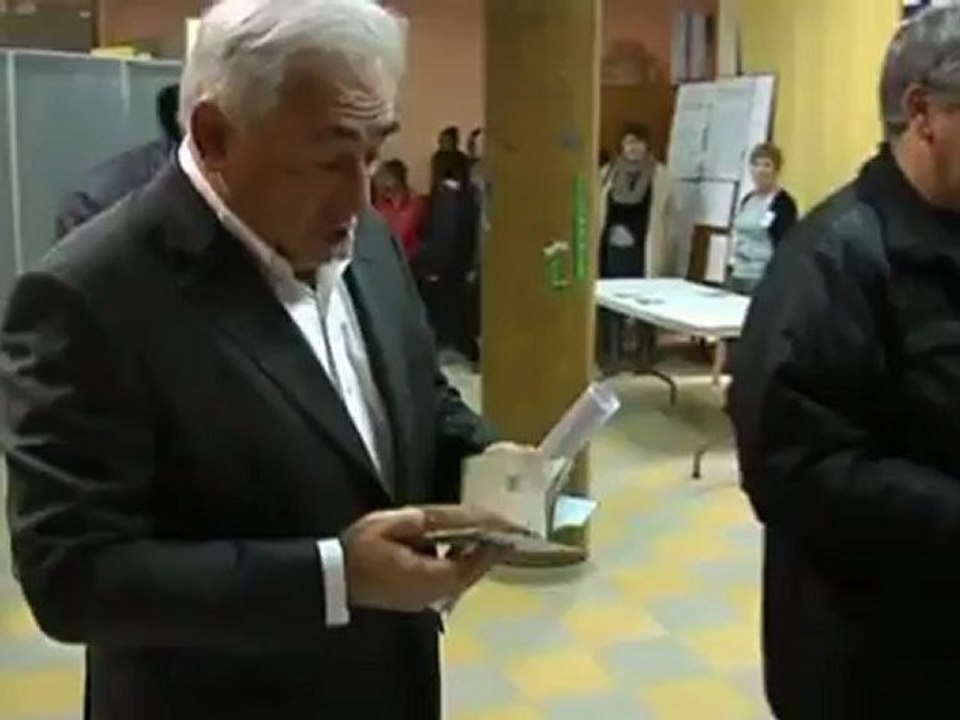 Former IMF chief Strauss-Kahn votes in France
