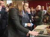 Francia elige hoy presidente entre Hollande y Sarkozy