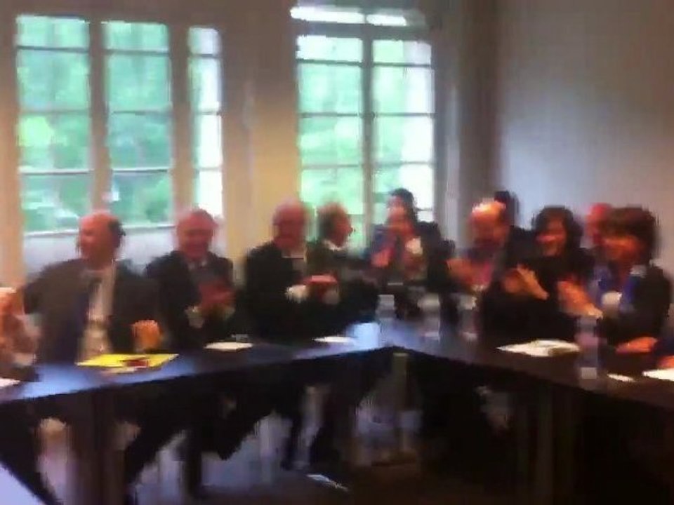 La victoire de François Hollande à l'intérieur de son QG de campagne