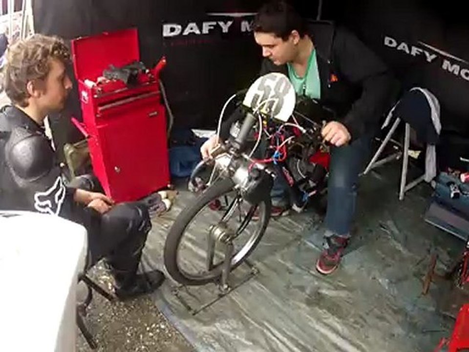 Tour des stands au GPPS le 6 mai 2012