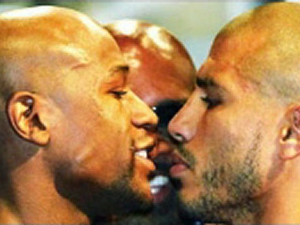 Mayweather tested in back-and-forth bout