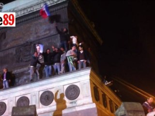 Evacuation de la place de la Bastille après la victoire de Hollande