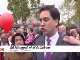 Ed Miliband se prend un oeuf lors d'une interview