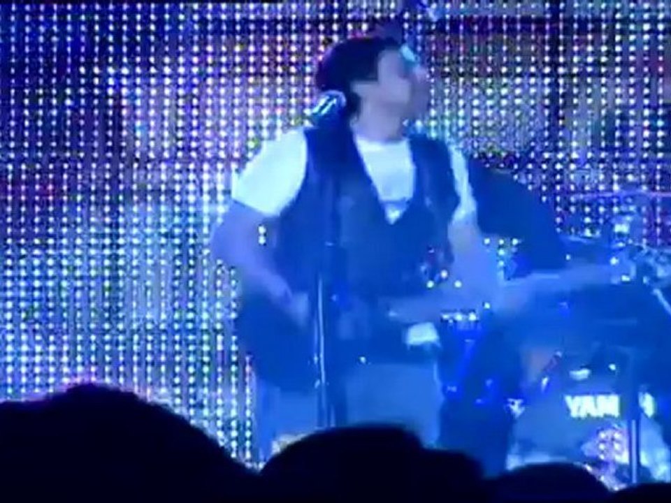 Emre  ALTUĞ   "HOŞ GELDİN"