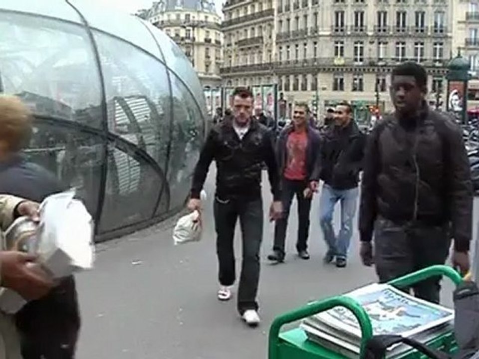 French have mixed views on Hollande win