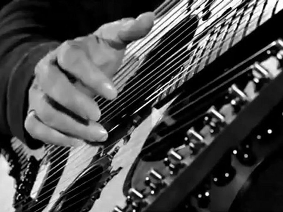 Keith Medley toca guitarra com 27 cordas