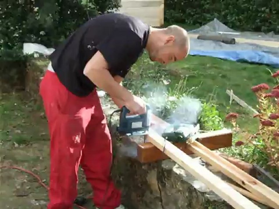 Scie sauteuse de marque Teknik fonctionnant a la charbonite !