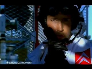 Short-skirted Claudia Schiffer in major car crash