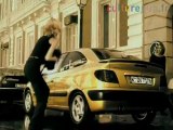Claudia Schiffer strips to wash car ?
