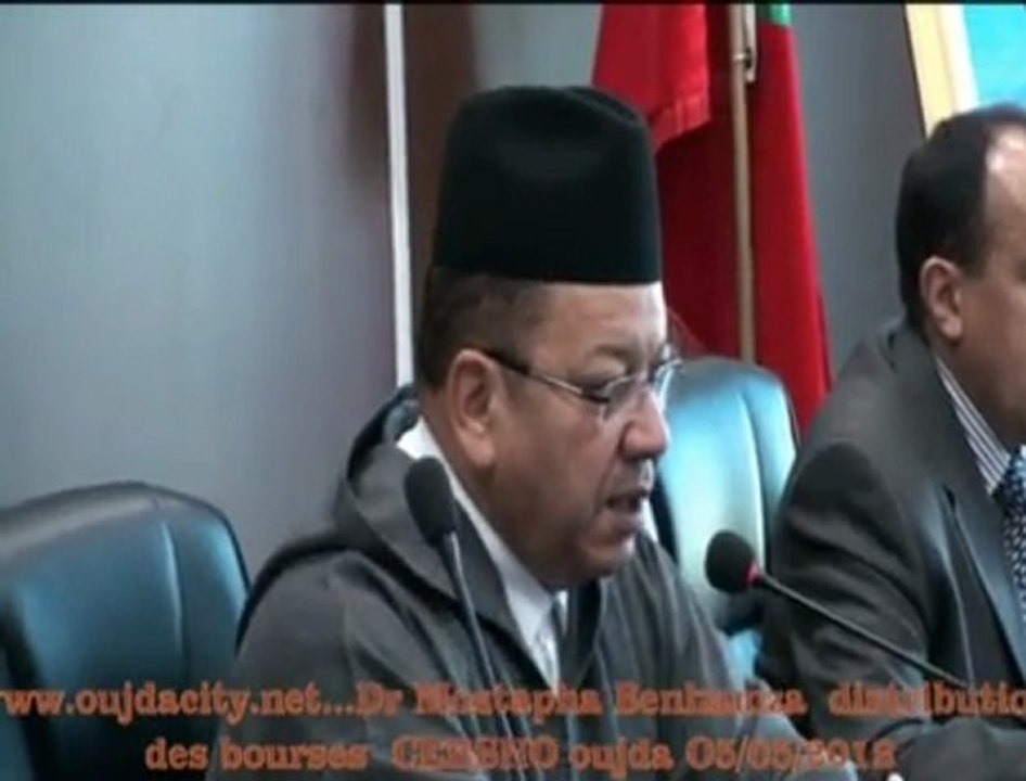 الدكتور مصطفى بنحمزة  رئيس المجلس العلمي المحلي بوجدة في كلمة خلال توزيع المنح على طلبة المساتر والدكتوراة بمركز الدراسات والبحوث الاجتماع