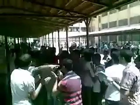 فري برس دير الزور مظاهرة كلية الحقوق و الأقتصاد 5 5 2012 Deirezzor