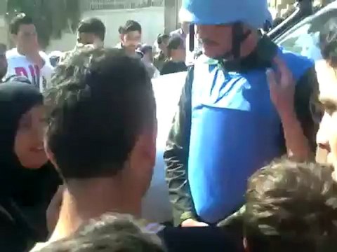 فري برس حماة المحتلة تكلم النساء مع لجنة المراقبين 5 5 2102 Hama