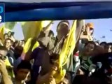 Activistas quitan banderas israelíes