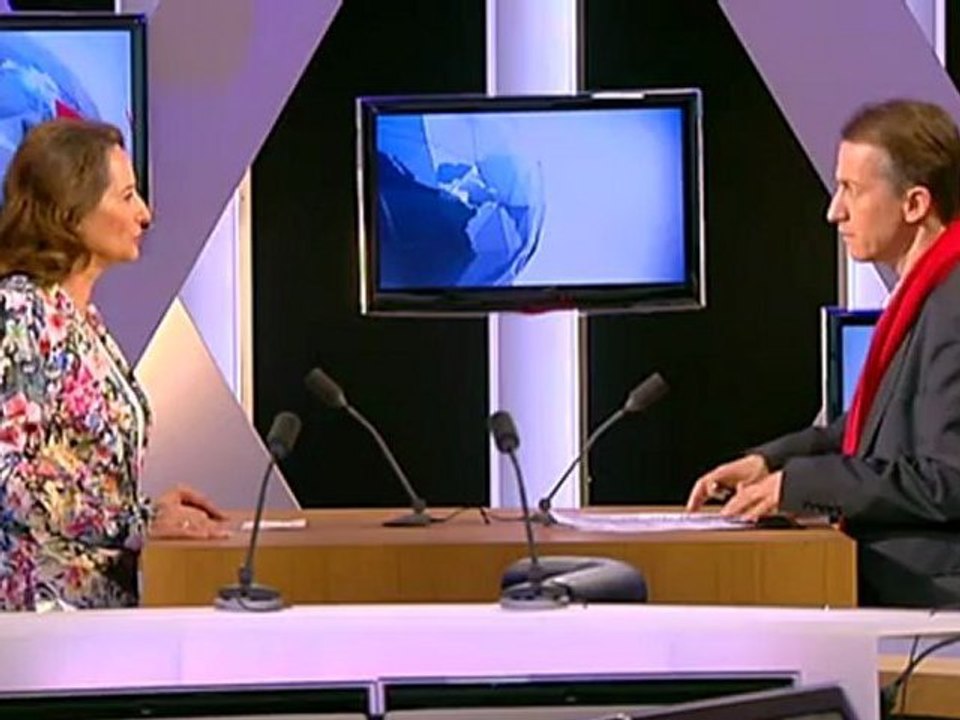 Ségolène Royal était  l'invitée Politique de Christophe Barbier sir Itélé - 08/05/2012