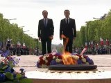Hollande ve Sarkozy 8 Mayıs töreninde yan yana