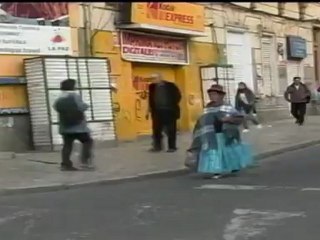 El presidente de REE, obligado a caminar un kilómetro en La Paz