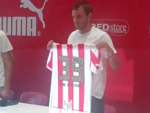 RedPlanet.gr: Παρουσίαση της συλλεκτικής φανέλας 2012 - Τοροσίδης - Παπαδόπουλος - Μιραλάς (6)