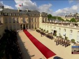 Nicolas Sarkozy rencontre François Hollande avant son investiture au palais de l'Elysée le 6 mai