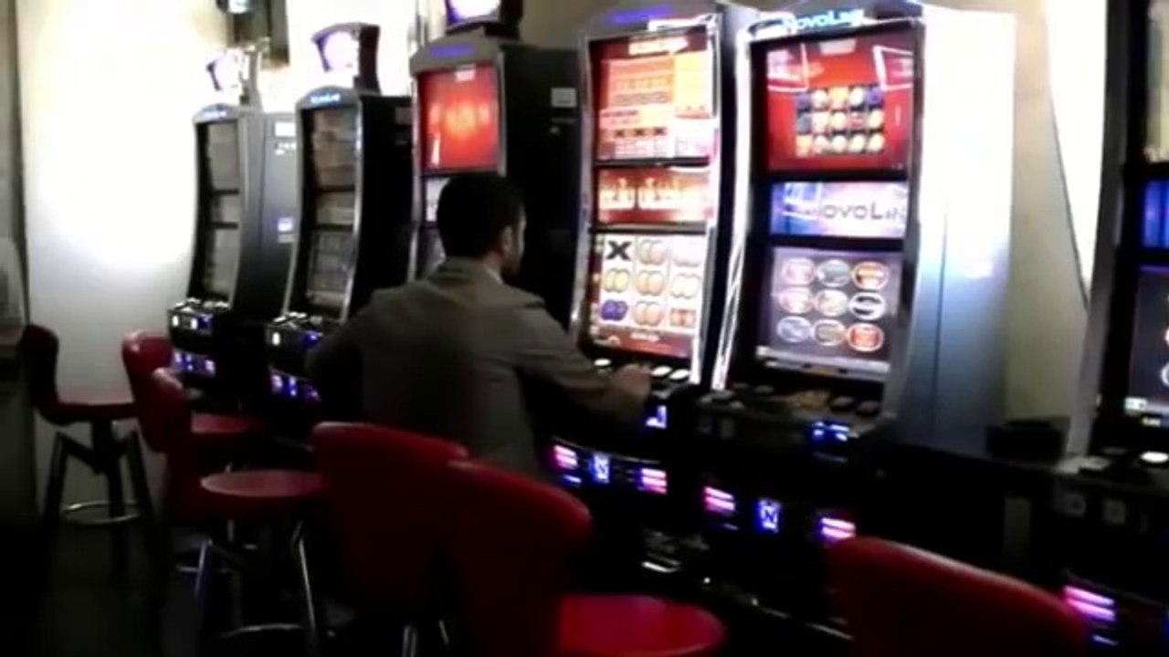 Padova - Operazione Gioco senza frontiere - Scoperta bisca clandestina (08.05.12)