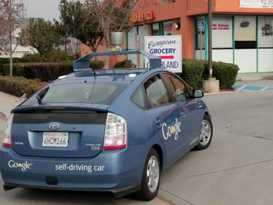 Google teste une voiture qui se conduit toute seule