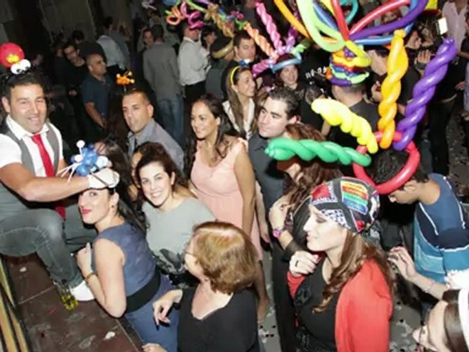 Crazy balloons artist