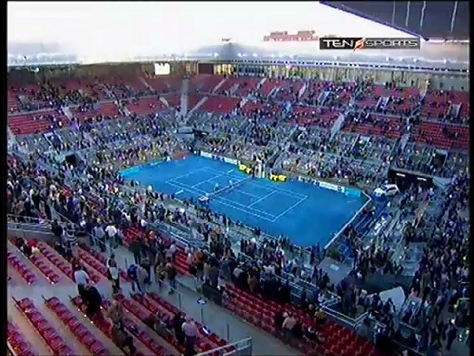 Djokovic wins 1st round