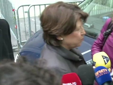 Hommage à Sarkozy au Conseil des ministres, le PS réuni autour de Hollande