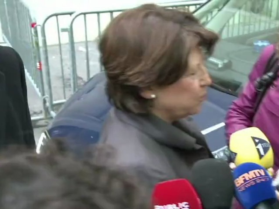 Hommage à Sarkozy au Conseil des ministres, le PS réuni autour de Hollande