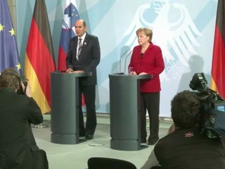 Merkel pide respetar pacto fiscal