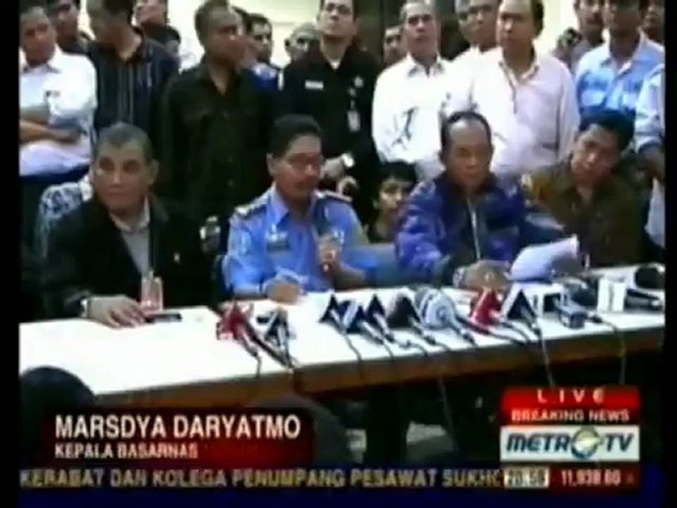 Russian plane goes missing in Indonesia