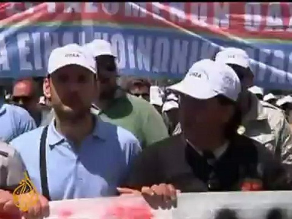 Greek workers strike amid economic woes