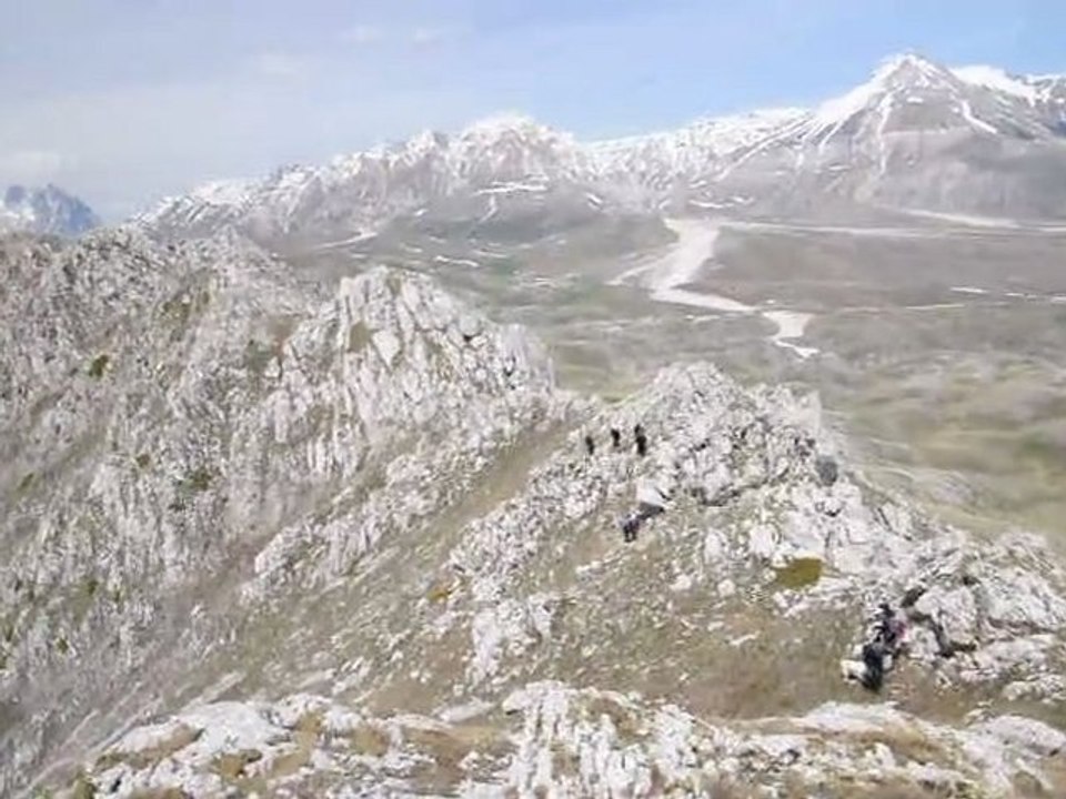 DOM.29-4-12: GRAN SASSO: ANELLO DELLE DUE CIME DEL MONTE BOLZA DA CASTEL DEL MONTE