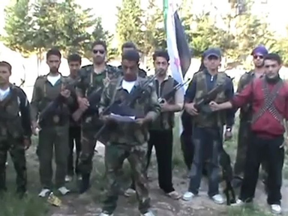 فري برس  ادلب انشقاق صف ضباط  وانضمامهم للجيش الحر 9 5 2012 Idlib