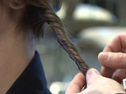 Beauté mode : Réaliser des twists pour avoir les cheveux souples