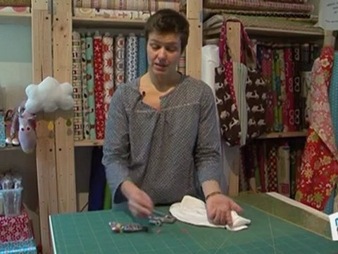 Beauté mode : Personnaliser un vêtement avec un bouton pression