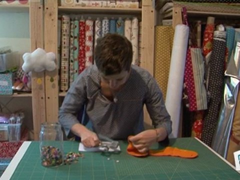 Beauté mode : Poser un bouton à pression en résine