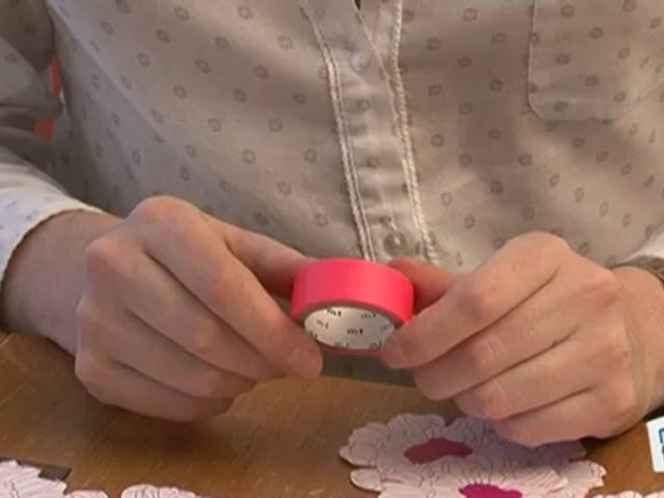 Sports Loisirs : Réaliser une guirlande de fleurs en papier