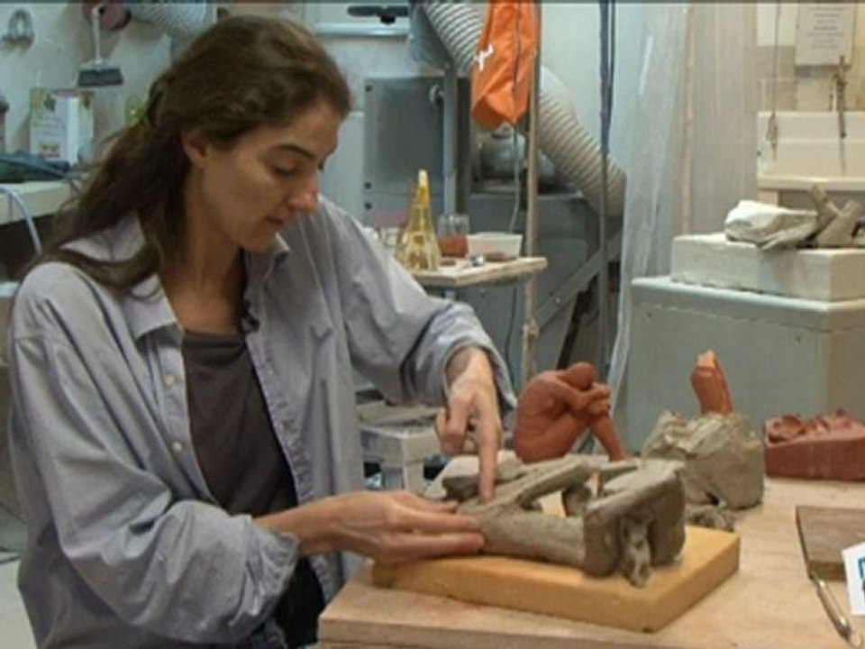 Sports Loisirs : Poterie : vider un modelage en terre cuite