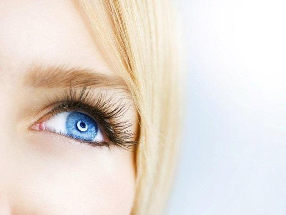 TUTO Beauté : Maquiller des yeux bleus