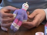 Sports Loisirs : Peindre une poupée en tissu