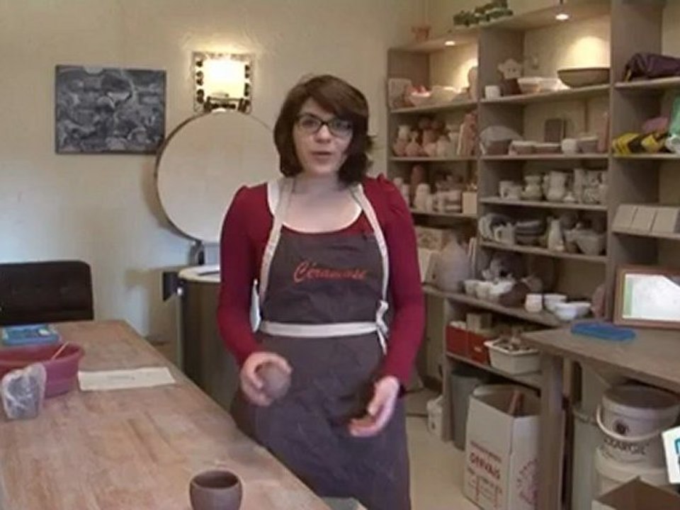 Sports Loisirs : Poterie : faire un bol pincé